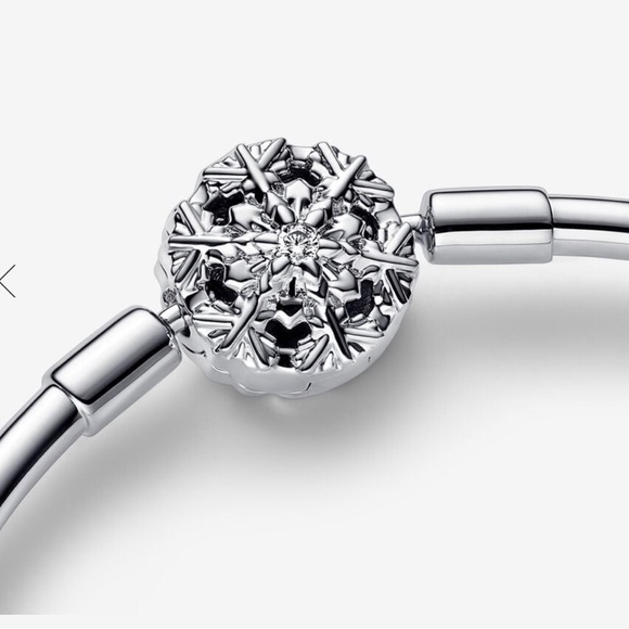 Pandora Moments Sparkling Snowflake Clasp Bangle. 7.5” - Picture 5 of 5